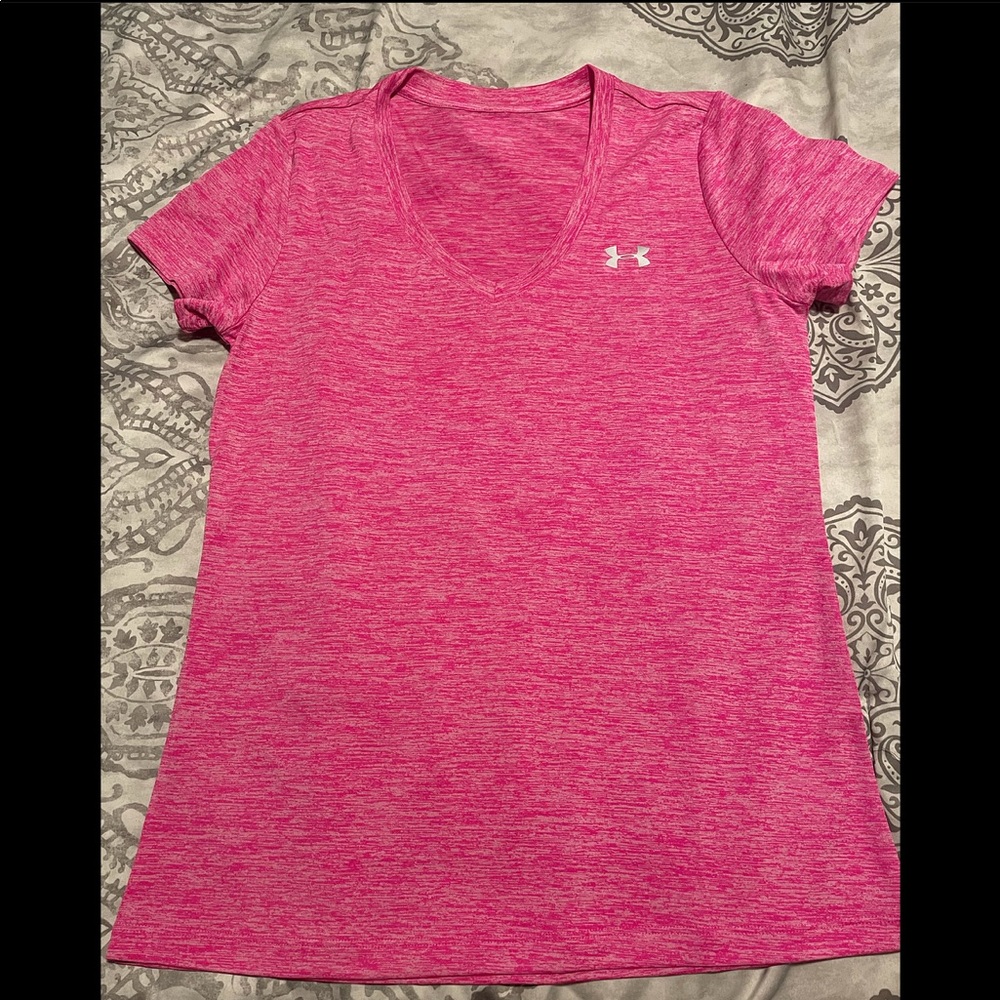Women’s pink under armour tee